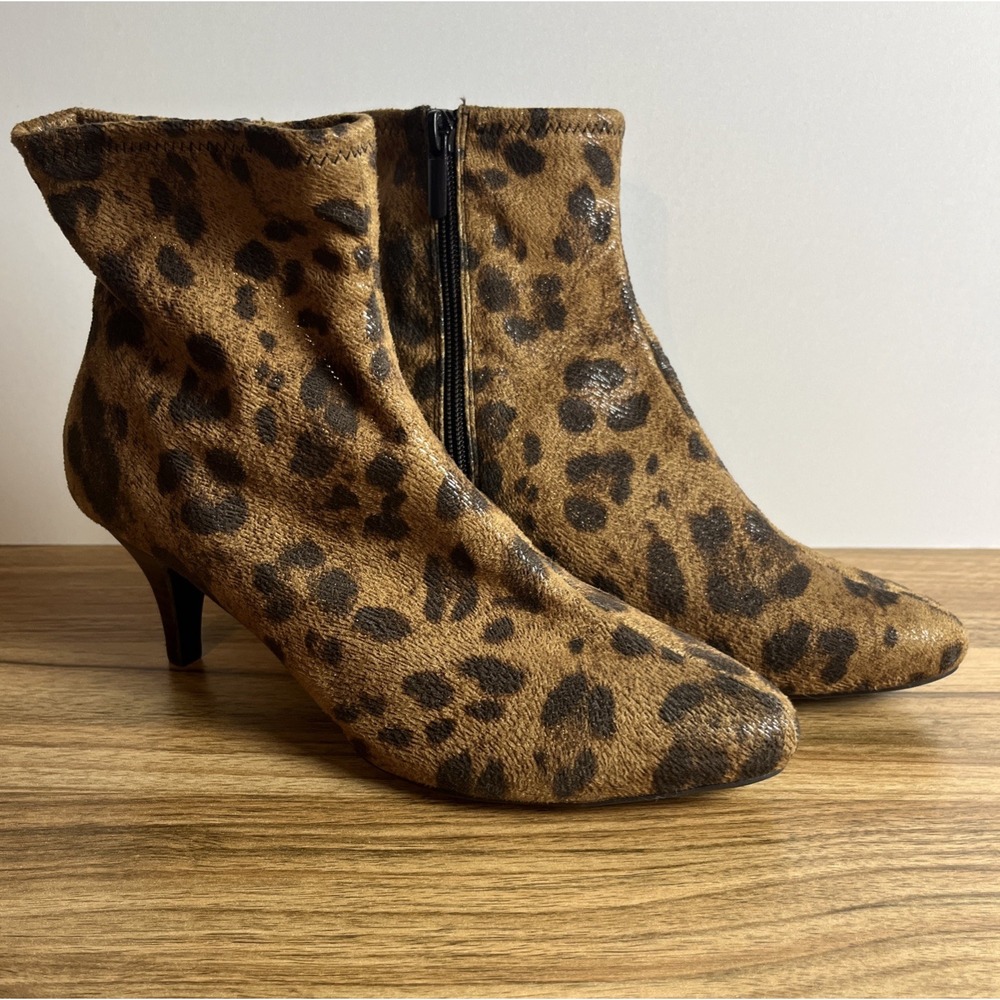 Impo Stretch Nevada Boots Size 7W Faux Suede Leopard Side Zip Ankle Kitten Heels